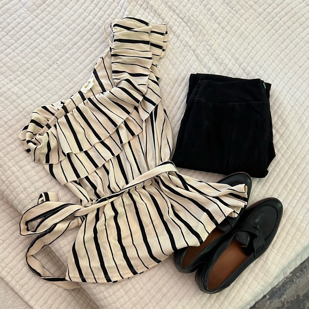 One shoulder ruffle tie top